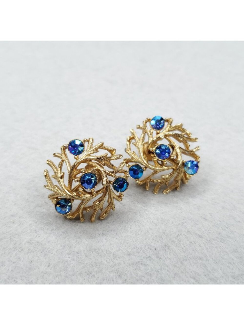 Vintage Lisner Earrings Rhinestone Blue AB Gold Tone Screw Back 1" - Picture 2 of 5